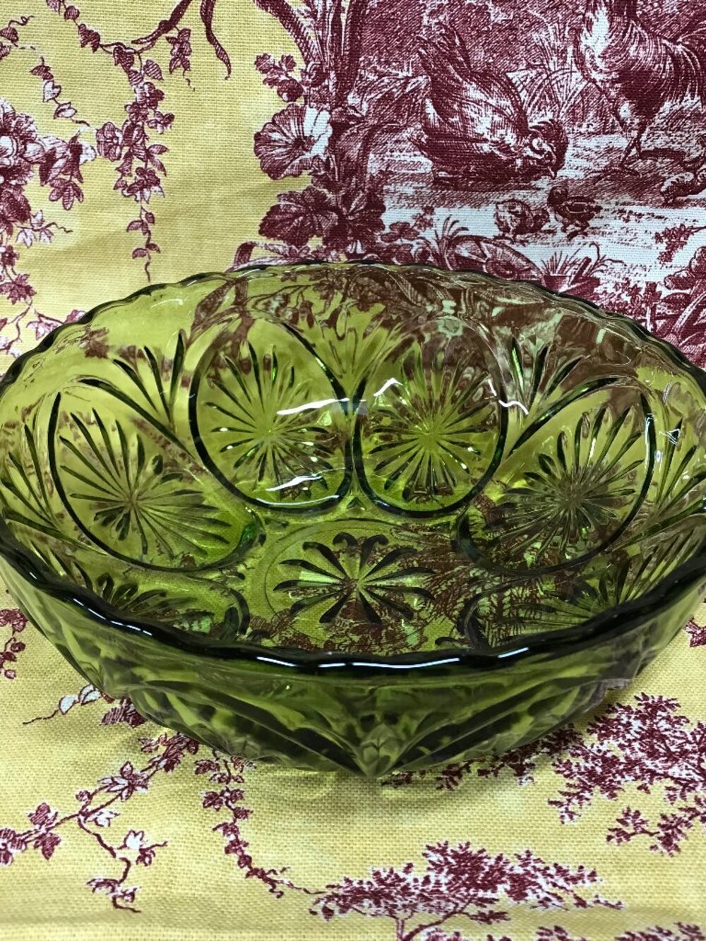 Anchor Hocking Vintage Avocado Green Starburst Medallion Glass Bowl